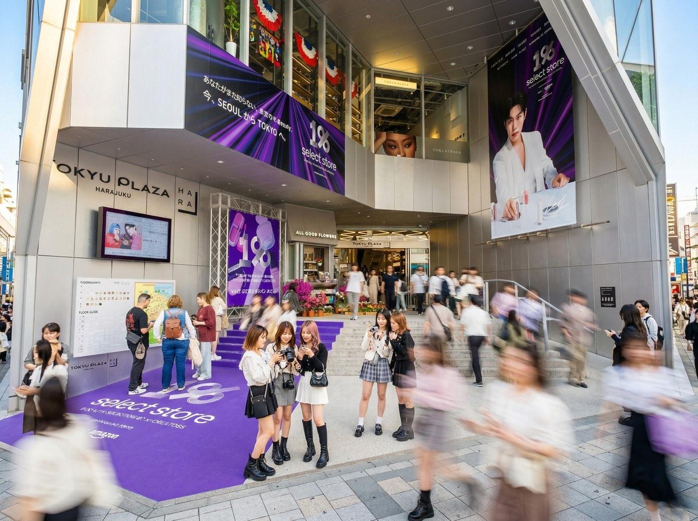 본문 이미지 - 레오제이가 8일 일본 도쿄 오모테산도 일대에서 열린 'K-뷰티 셀렉트스토어'의 메인 셀렉터로 나서 대규모 옥외광고 캠페인을 진행했다. (레페리 제공) 