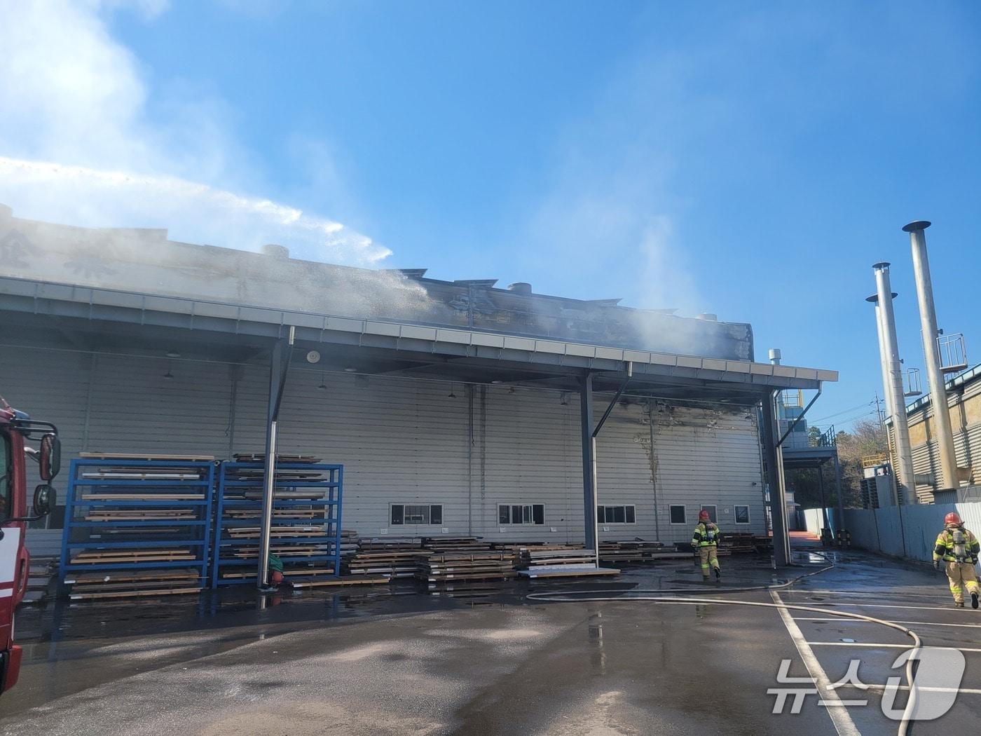 본문 이미지 - 화재 현장.(경남소방본부 제공. 재판매 및 DB금지)