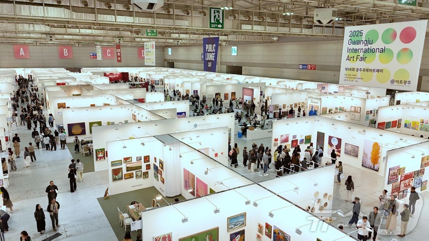 본문 이미지 - 2025 광주국제아트페어 (광주문화재단 제공. 재판매 및 DB금지) ⓒ 뉴스1 