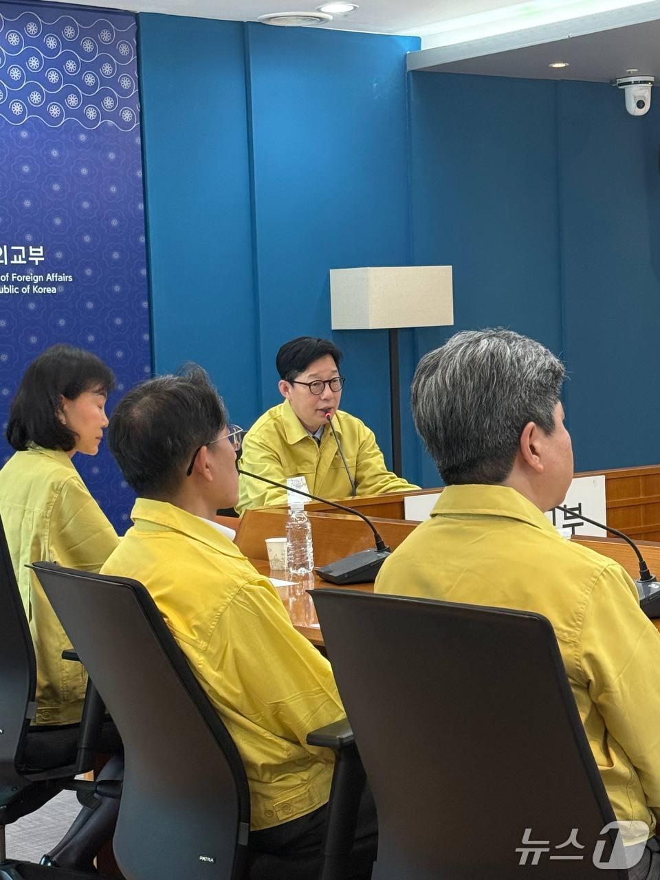 본문 이미지 - 외교부는 8일 오후  박윤주 1차관 주재로 중동 전지역 재외공관 화상회의를 진행했다고 밝혔다. (외교부 제공)