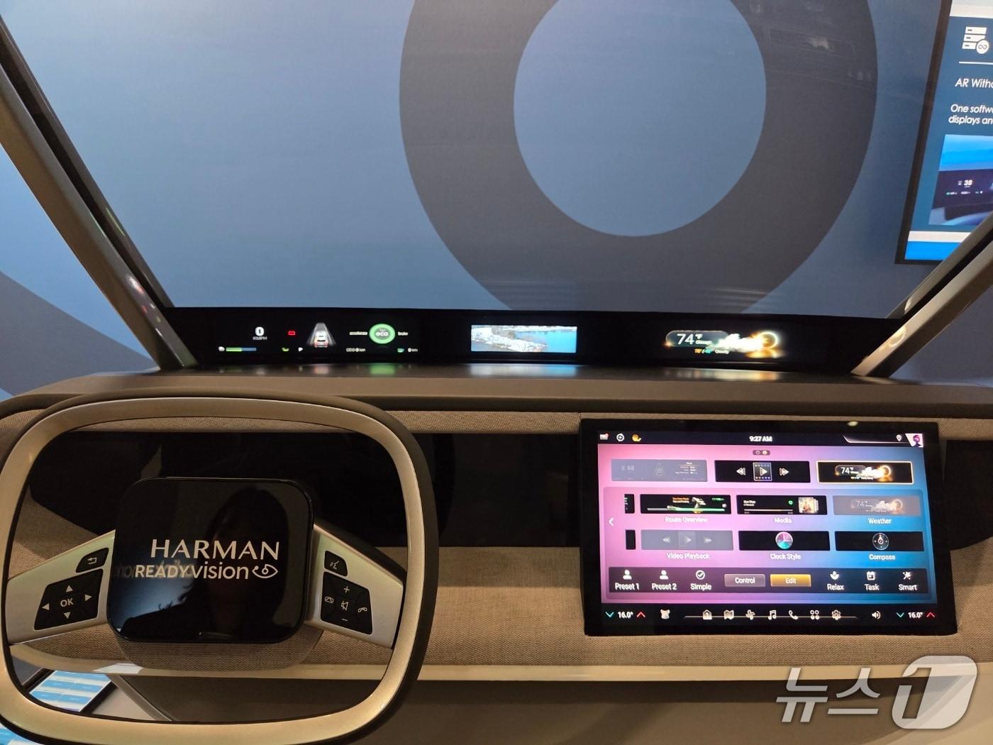 본문 이미지 - 차량 앞 윈드실드 하단에 다양한 운행 정보를 표시하는 '하만 레디 비전 큐뷰'가 적용돼 있다. 2026. 4. 8/뉴스1 황진중 기자