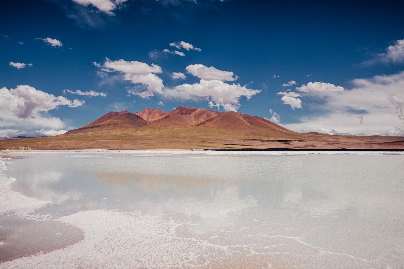 본문 이미지 - 아르헨티나 옴브레 무에르토(Hombre Muerto) 염호 전경. (포스코홀딩스 제공)