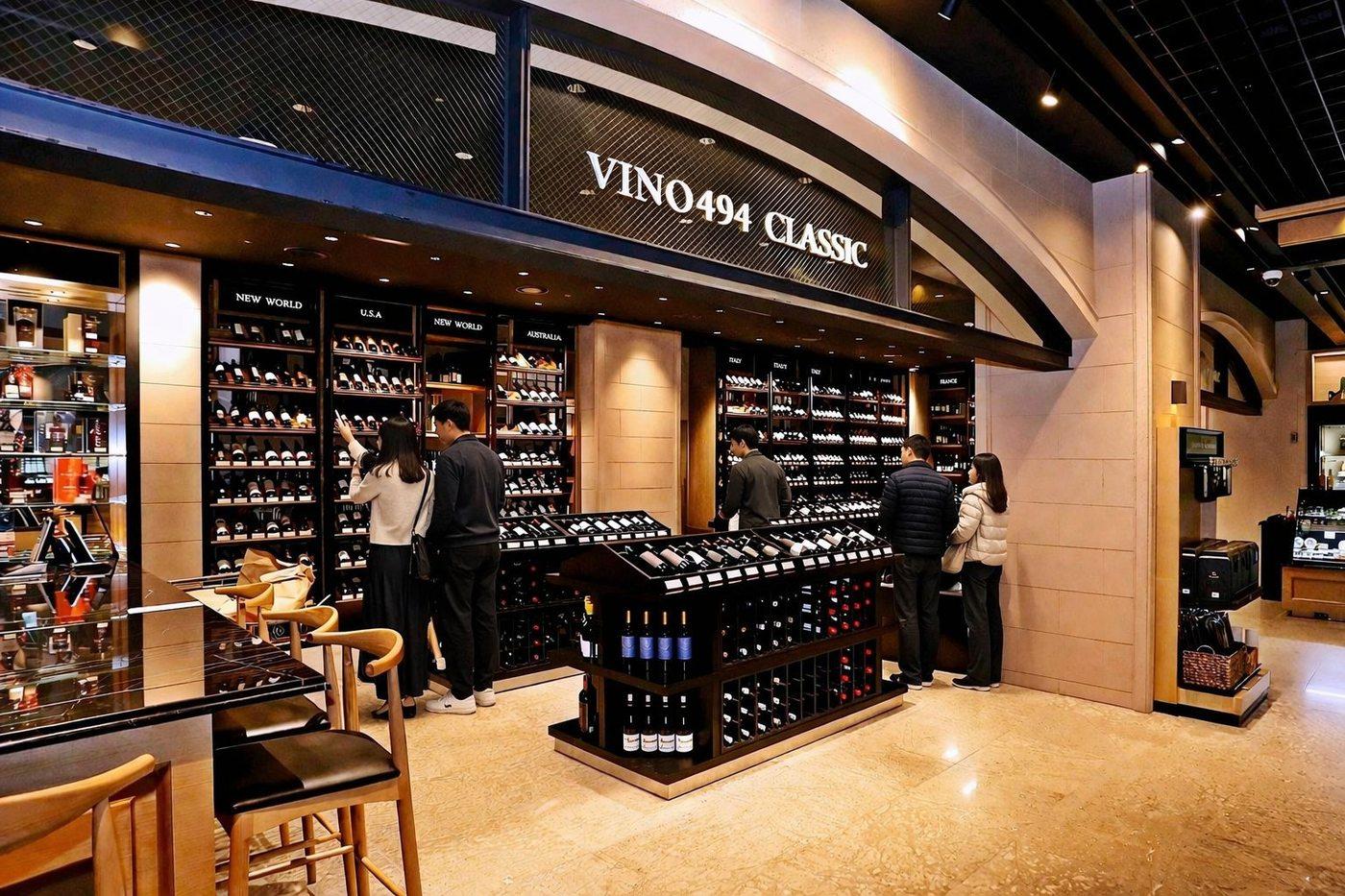 본문 이미지 - 갤러리아백화점 명품관 비노494 전경(한화갤러리아 제공)