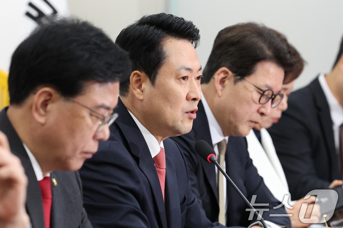 본문 이미지 - 장동혁 국민의힘 대표가 9일 서울 여의도 국회에서 열린 최고위원회의에서 발언하고 있다. 2026.4.9 ⓒ 뉴스1 신웅수 기자