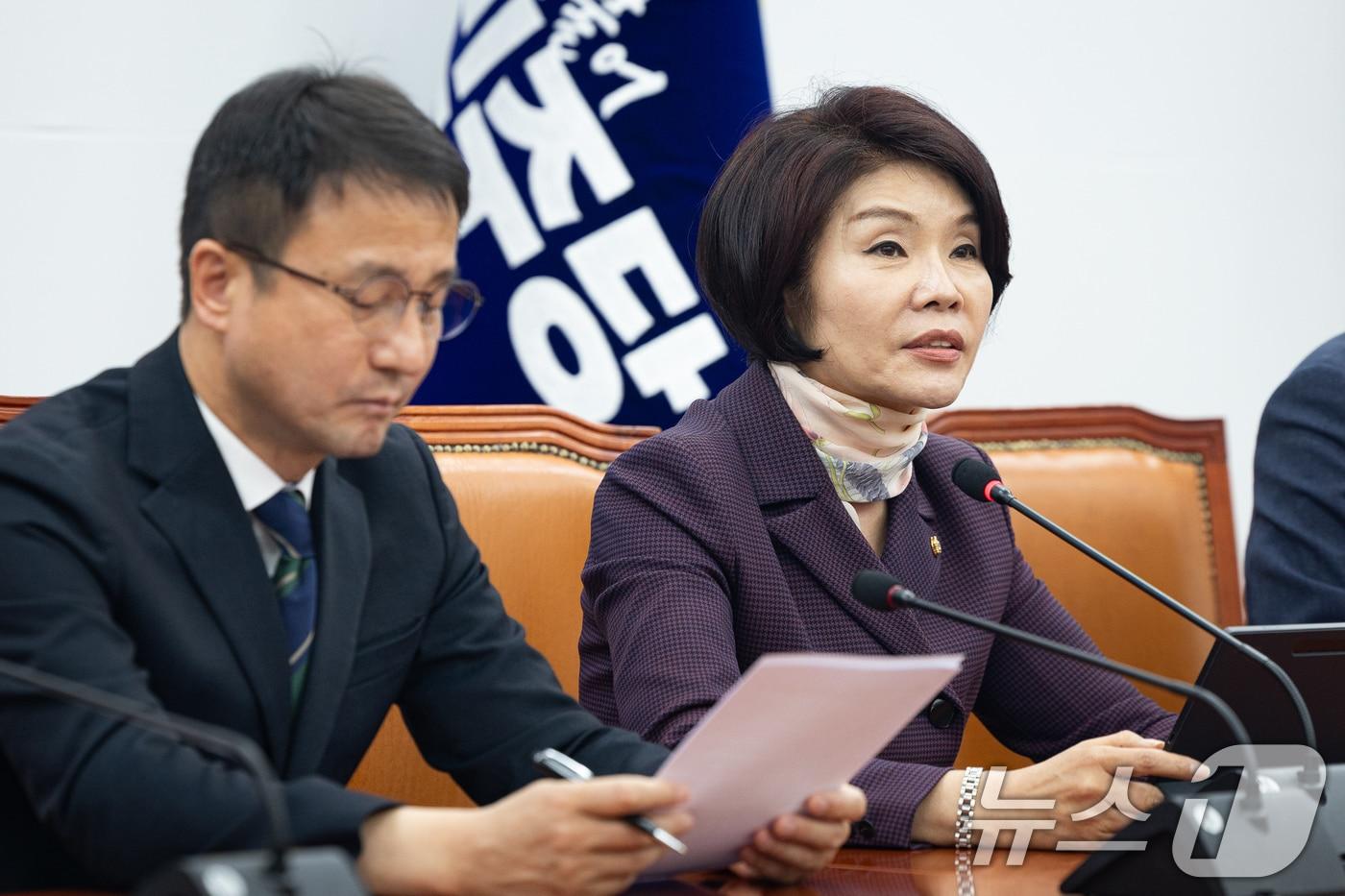 본문 이미지 - 한정애 더불어민주당 정책위의장이 9일 서울 여의도 국회에서 열린 정책조정회의에서 모두 발언을 하고 있다. 2026.4.9 ⓒ 뉴스1 유승관 기자