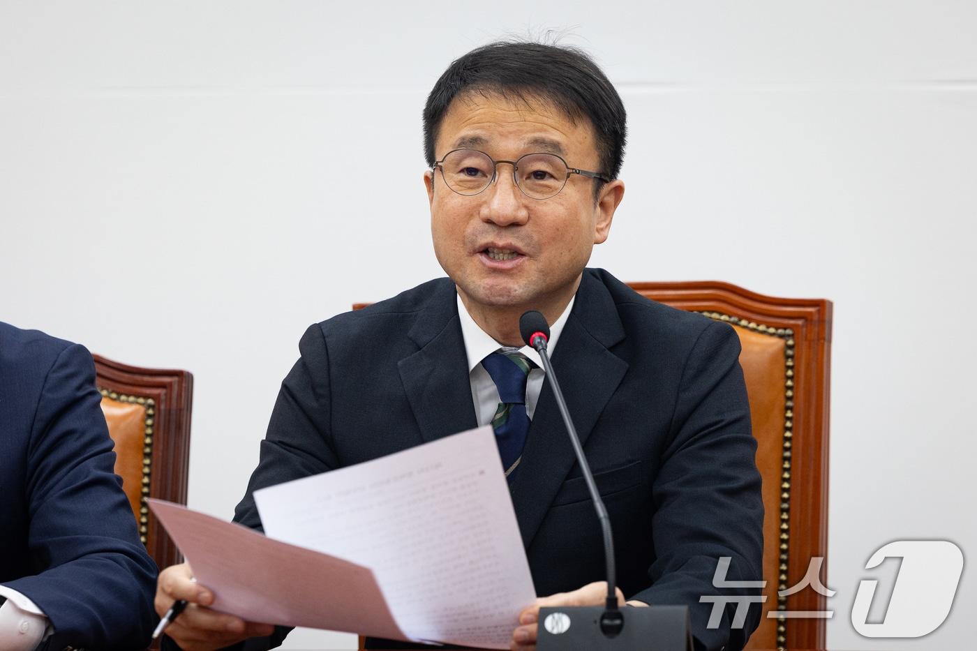 본문 이미지 - 한병도 더불어민주당 원내대표가 9일 서울 여의도 국회에서 열린 정책조정회의에서 모두 발언을 하고 있다. 2026.4.9 ⓒ 뉴스1 유승관 기자