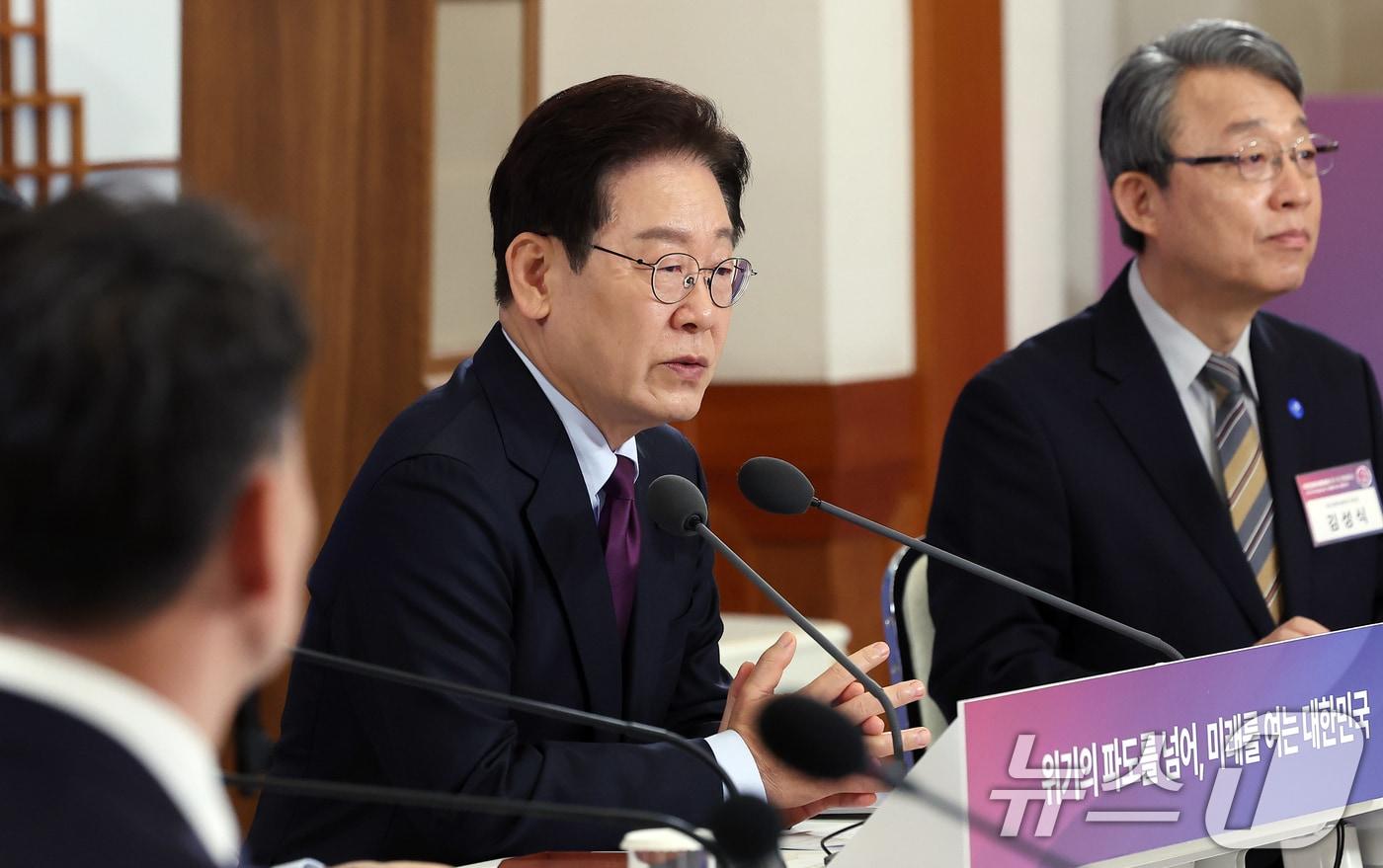 본문 이미지 - 이재명 대통령이 9일 청와대에서 열린 국민경제자문회의 제1차 전체회의에서 발언하고 있다. (청와대통신사진기자단) 2026.4.9 ⓒ 뉴스1 이재명 기자