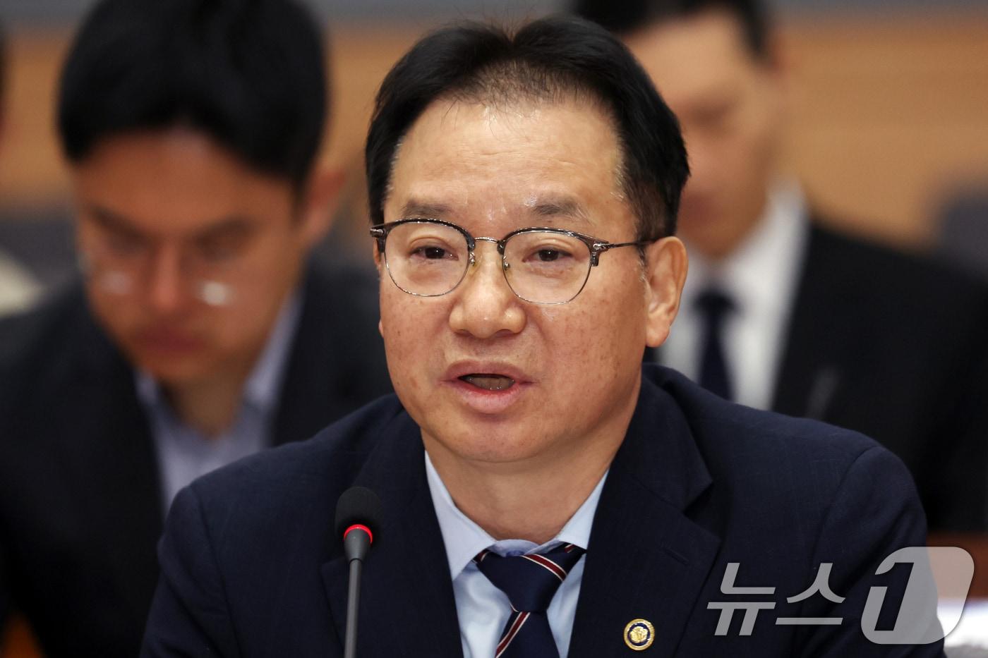 본문 이미지 - 김영수 국무조정실 1차장이 지난 9일 서울 종로구 정부서울청사 별관에서 열린 정부 드론·대드론 통합 TF 제2차 전체회의에서 모두 발언을 하고 있다. 2026.4.9 ⓒ 뉴스1 김명섭 기자