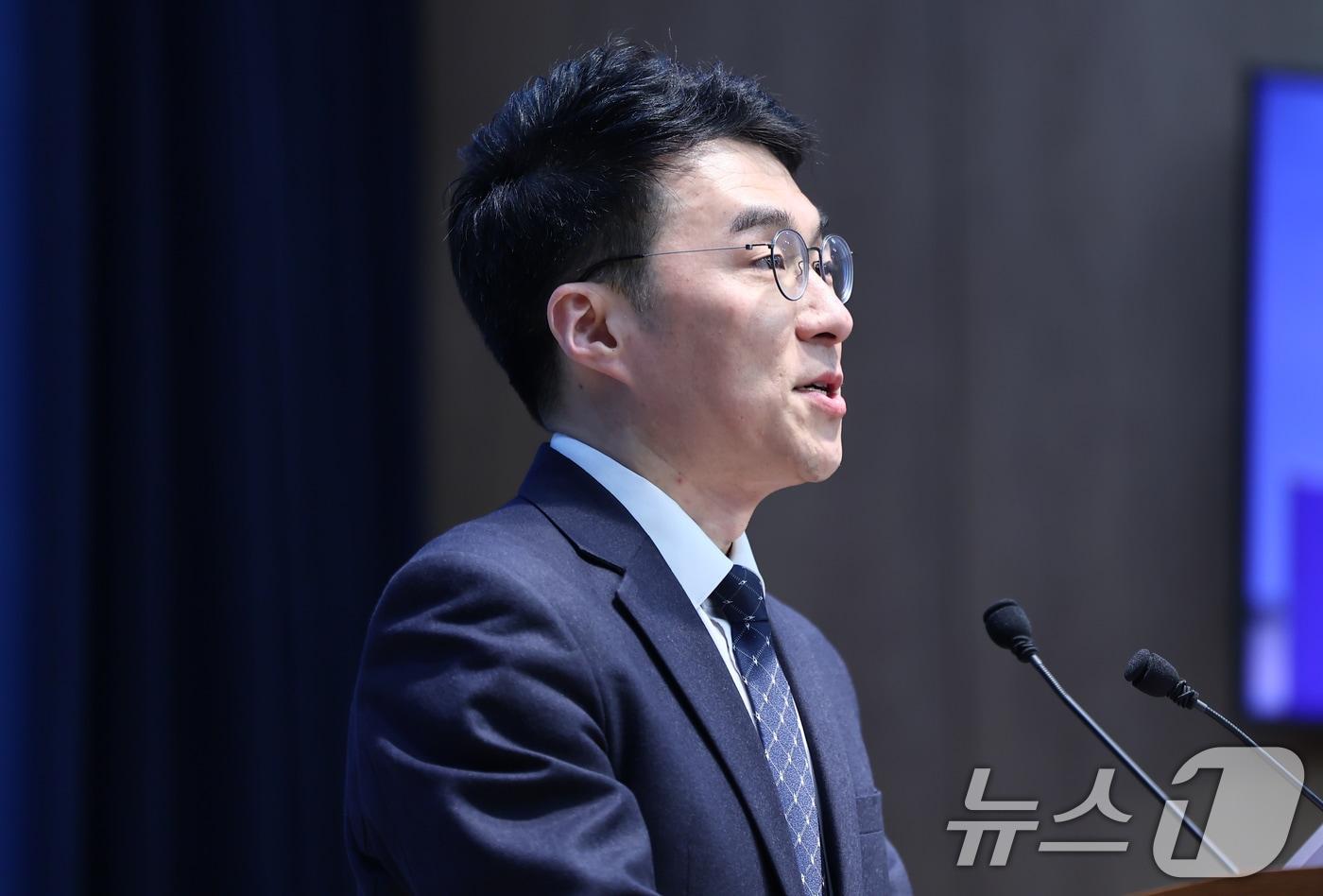 본문 이미지 - 김남국 전 의원이 9일 서울 여의도 국회에서 안산갑 국회의원 보궐선거 출마선언 기자회견을 하고 있다. 2026.4.9 ⓒ 뉴스1 김도우 기자