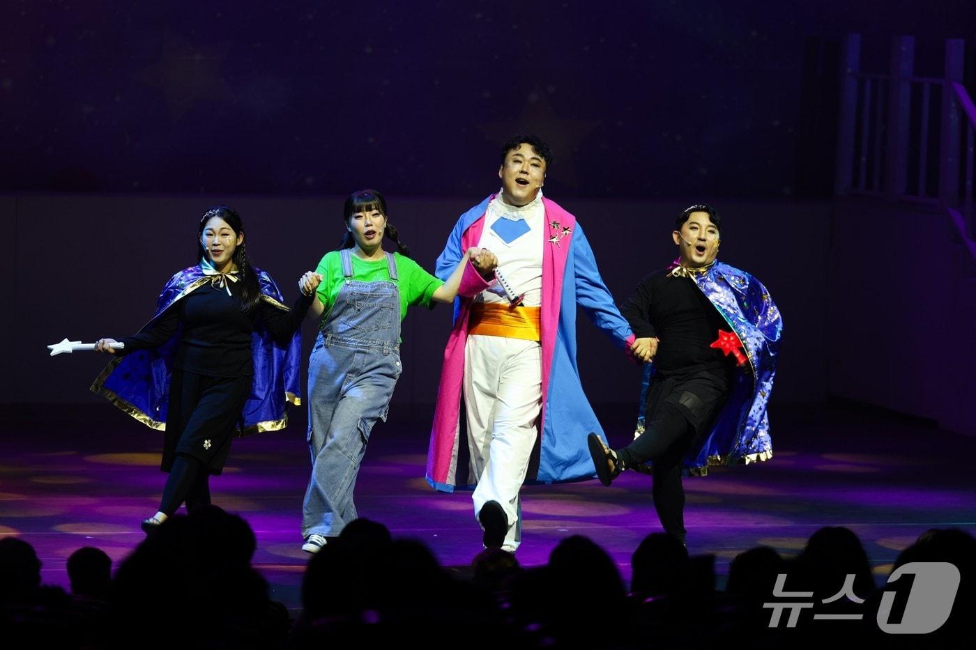 본문 이미지 - 영동군문화관광재단 공연장 상주단체 공연 장면(영동군 제공. 재판매 및 DB금지) 