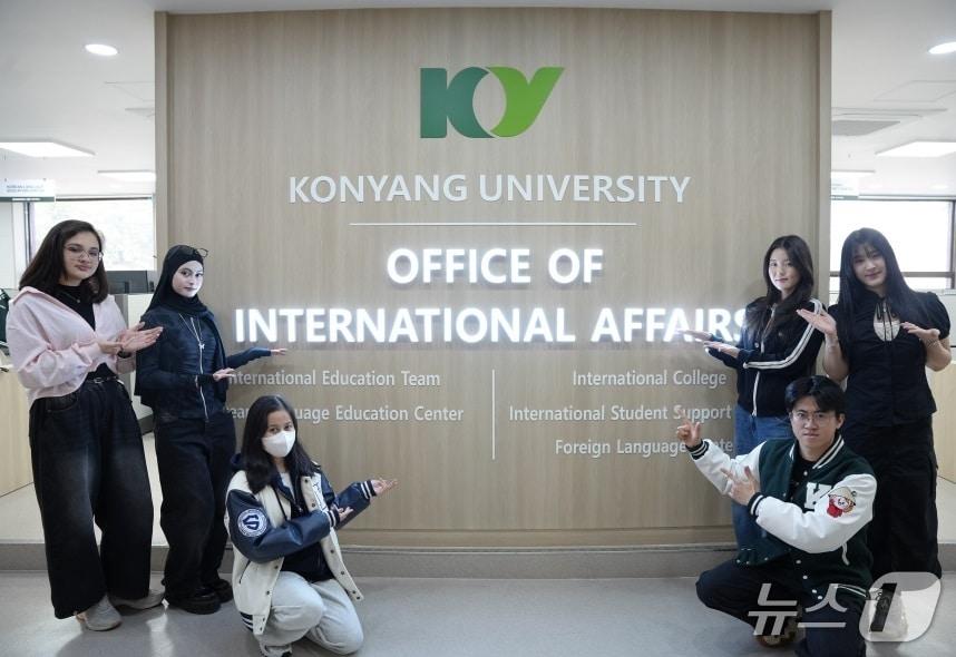 본문 이미지 - 건양대 글로컬캠퍼스는 최근 외국인 유학생과 한국 재학생들이 자유롭게 어우러져 문화교류, 멘토·멘티 스터디, 커뮤니티 활동을 할 수 있는 전용 공간을 마련했다. (건양대학교 제공.재판매 및 DB금지)/뉴스1