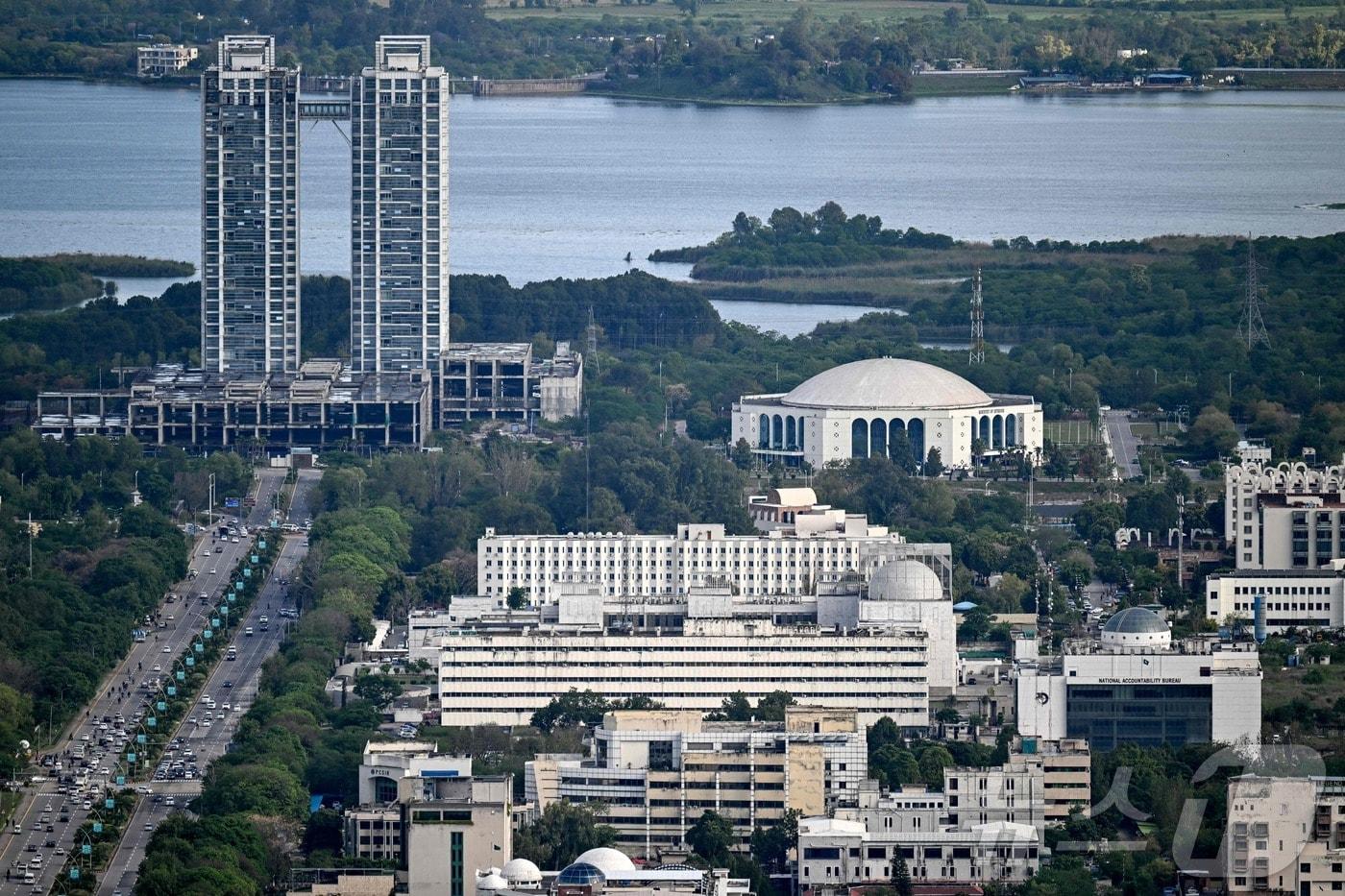 본문 이미지 - 8일(현지시간) 파키스탄 수도 이슬라마바드의 모습. 미국과 이란 대표단은 오는 10일 협상을 위해 이슬라마바드를 찾는다. 첫 대면 협상은 11일 오전 실시된다. 2026.04.08. ⓒ AFP=뉴스1