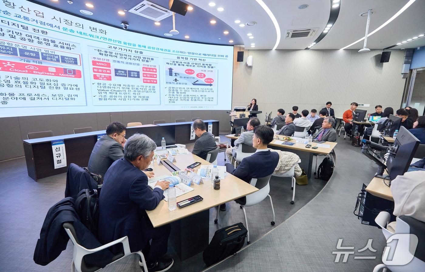 본문 이미지 - 지난 8일 인하대 60주년 기념관에서 열린 ‘인하인천미래디자인포럼 제6회 공론장’이 열렸다.(인하대 제공. 재배포 및 DB금지)2026.4.9/뉴스1