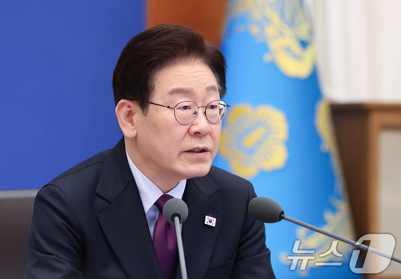 본문 이미지 - 이재명 대통령이 9일 청와대에서 열린 수석보좌관회의에서 발언하고 있다. 2026.4.9 ⓒ 뉴스1 허경 기자