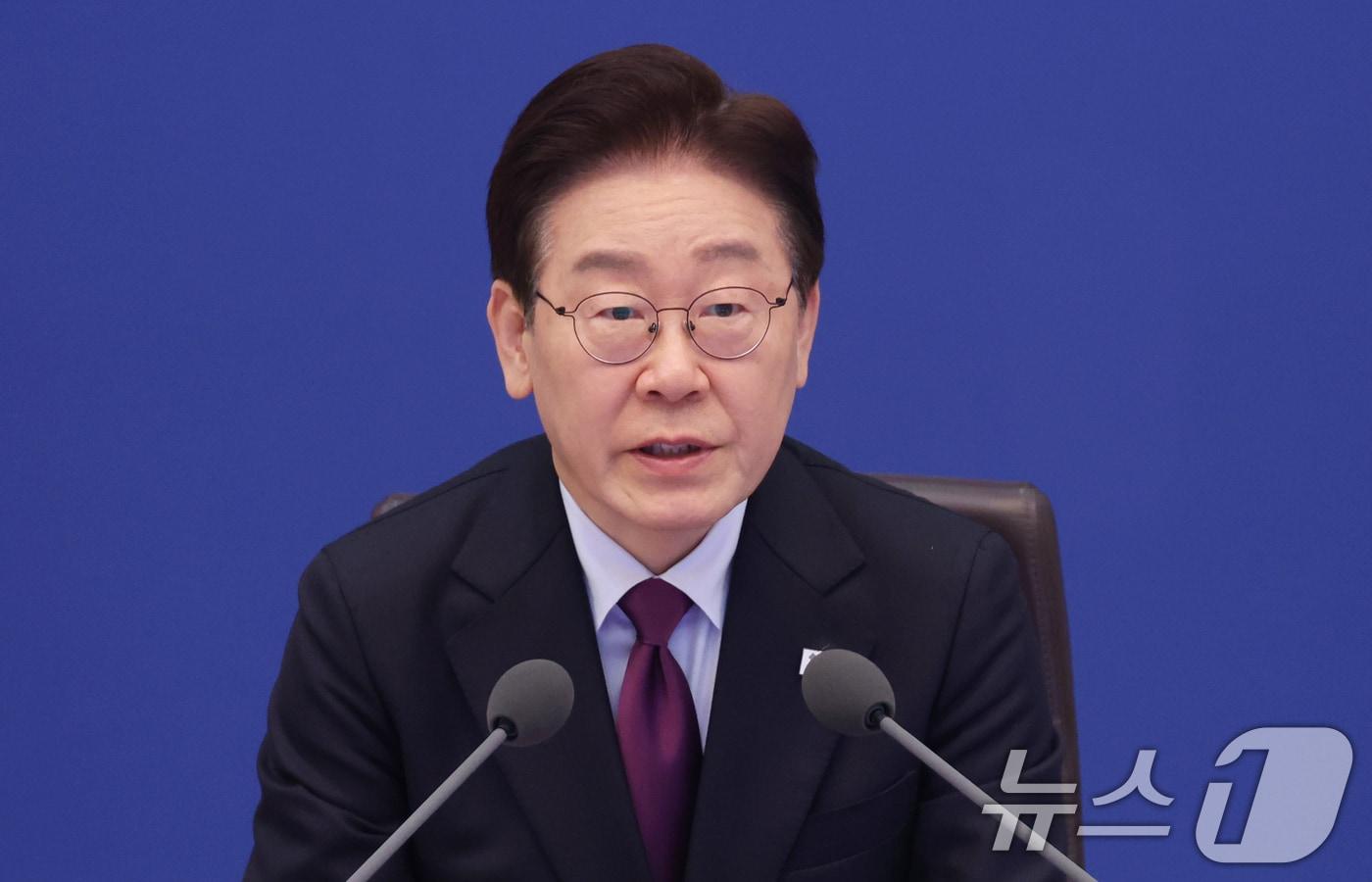 본문 이미지 - 이재명 대통령이 9일 청와대에서 열린 수석보좌관회의에서 발언하고 있다. 2026.4.9 ⓒ 뉴스1 허경 기자