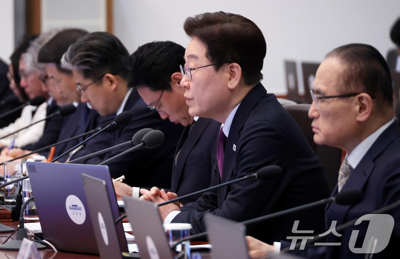 본문 이미지 - 이재명 대통령이 9일 청와대에서 열린 수석보좌관회의에서 발언하고 있다. 2026.4.9 ⓒ 뉴스1 허경 기자