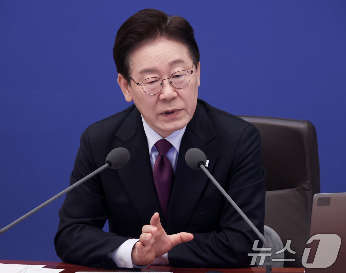 본문 이미지 - 이재명 대통령이 9일 청와대에서 열린 수석보좌관회의에서 발언하고 있다. 2026.4.9 ⓒ 뉴스1 허경 기자