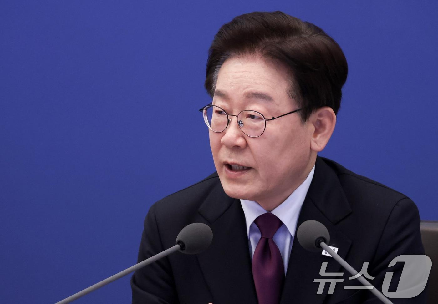 본문 이미지 - 이재명 대통령이 9일 청와대에서 열린 수석보좌관회의에서 발언하고 있다. 2026.4.9 ⓒ 뉴스1 허경 기자