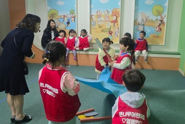 본문 이미지 - 중원교육문화원 체험동화마을 프로그램 운영 모습.(충북교육청 제공. 재판매 및 DB금지)