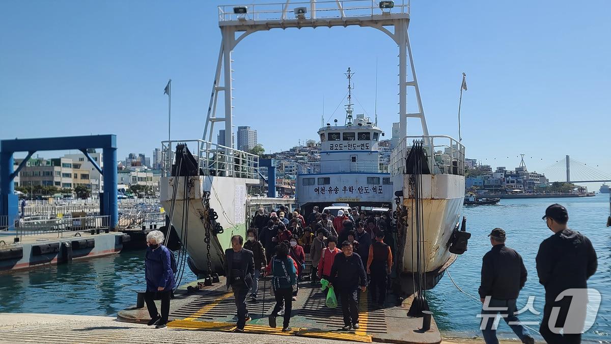 본문 이미지 - 여수와 연도를 오가는 여객선. (여수시 제공. 재판매 및 DB금지)