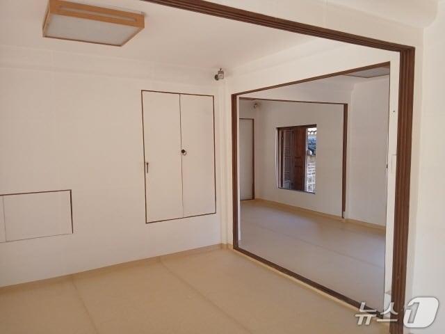 본문 이미지 - 전주한지협동조합이 최근 '창덕궁 연경당 권역 도배공사'를 성공적으로 마무리했다.(전주시 제공, 재판매 및 DB 금지)/뉴스1