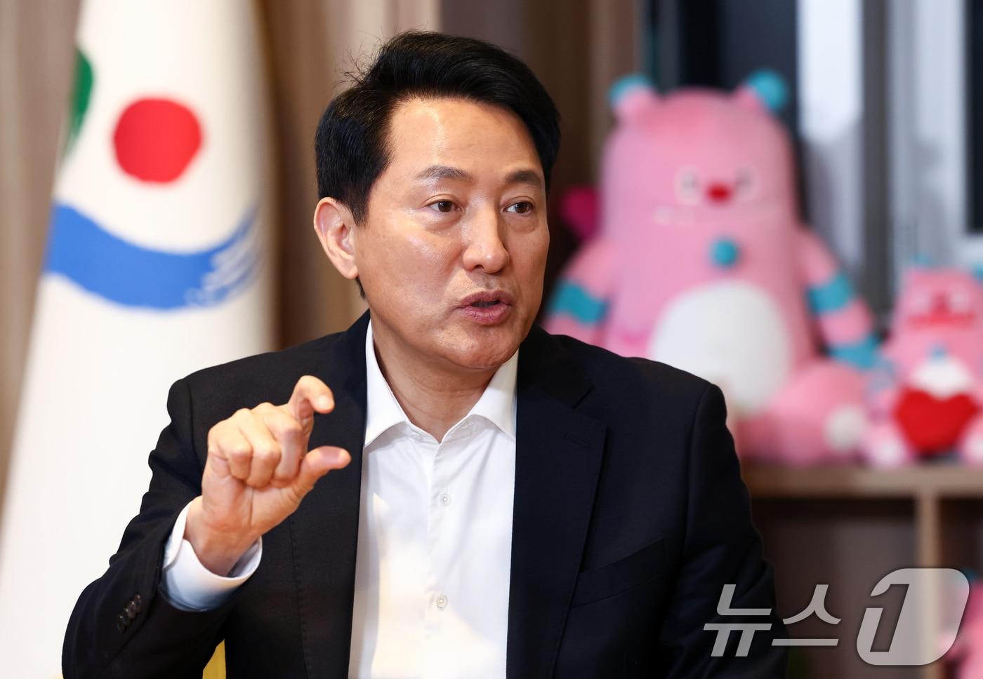 본문 이미지 - 오세훈 서울시장이 9일 오후 서울 중구 서울시청에서 뉴스1과 인터뷰하고 있다. 2026.4.9 ⓒ 뉴스1 최지환 기자