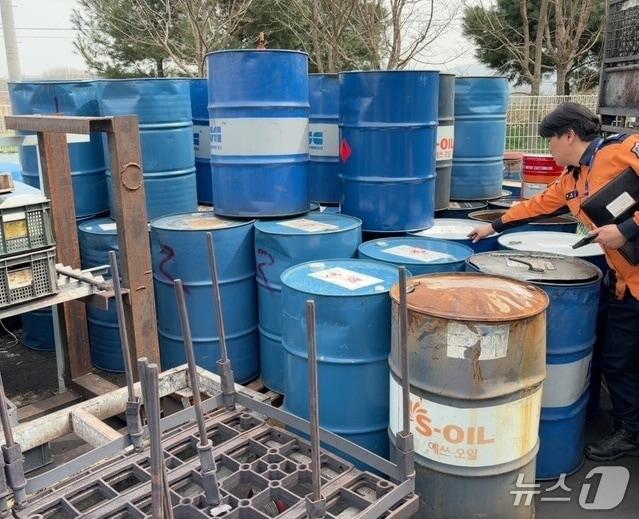 본문 이미지 - 충남소방본부 관계자들이 안전 점검을 진행 중인 모습. (충남소방본부 제공, 재판매 및 DB금지) / 뉴스1