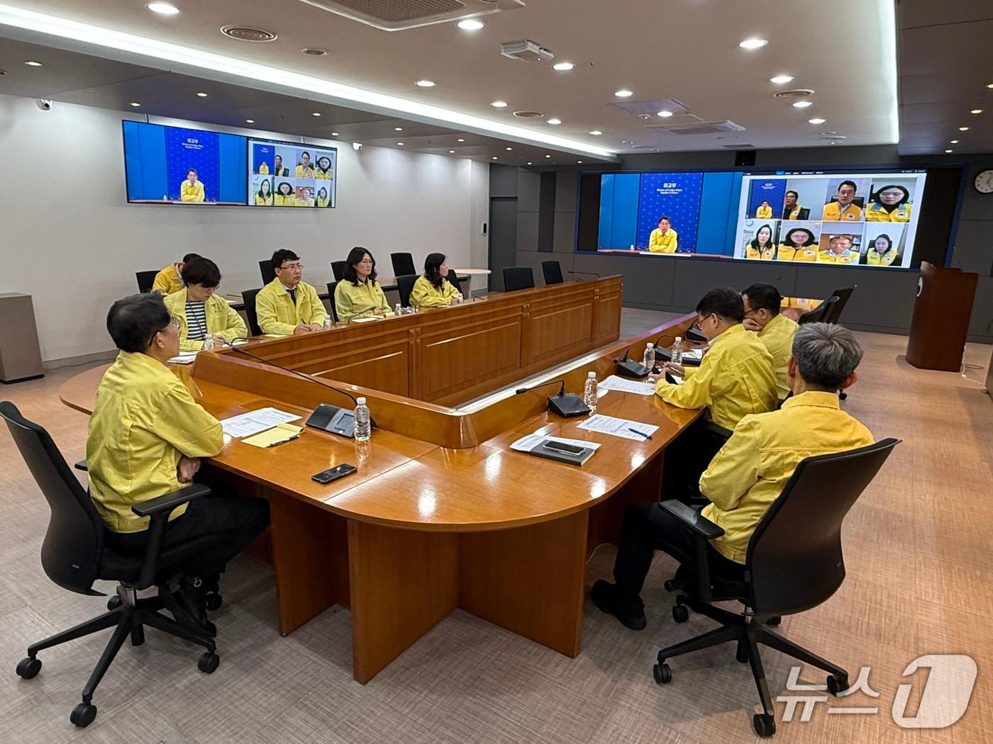 본문 이미지 - 외교부는 미국과 이란 간 휴전 합의 이후에도 중동 일부 지역에서 공습이 이어지자 9일 본부-공관 합동 상황점검회의를 열고 우리 국민 안전 확보 방안을 점검했다.(외교부 제공).