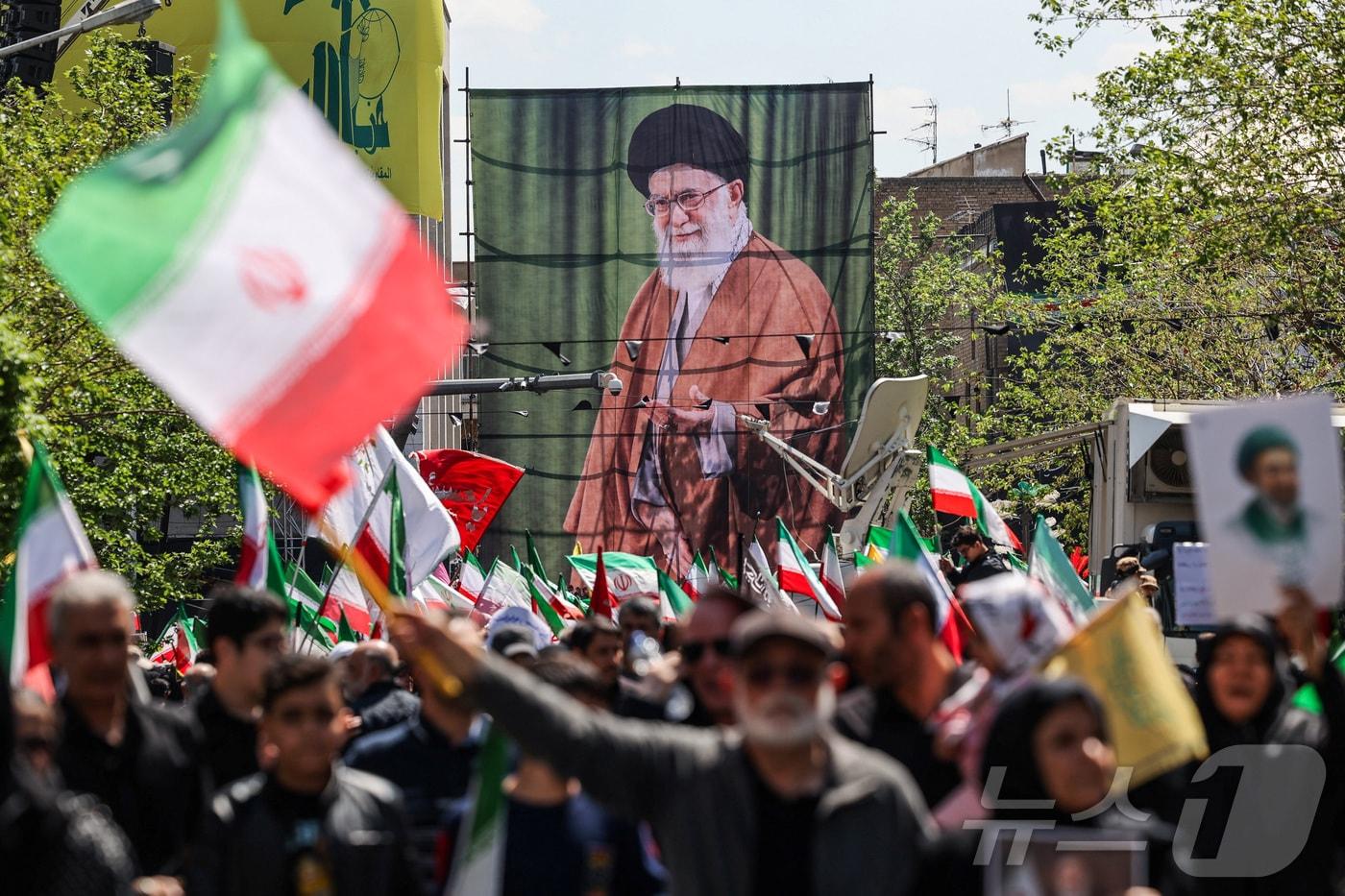 본문 이미지 - 이란 테헤란의 하메네이 사망 40일 추모식. 2026.04.09 ⓒ 로이터=뉴스1