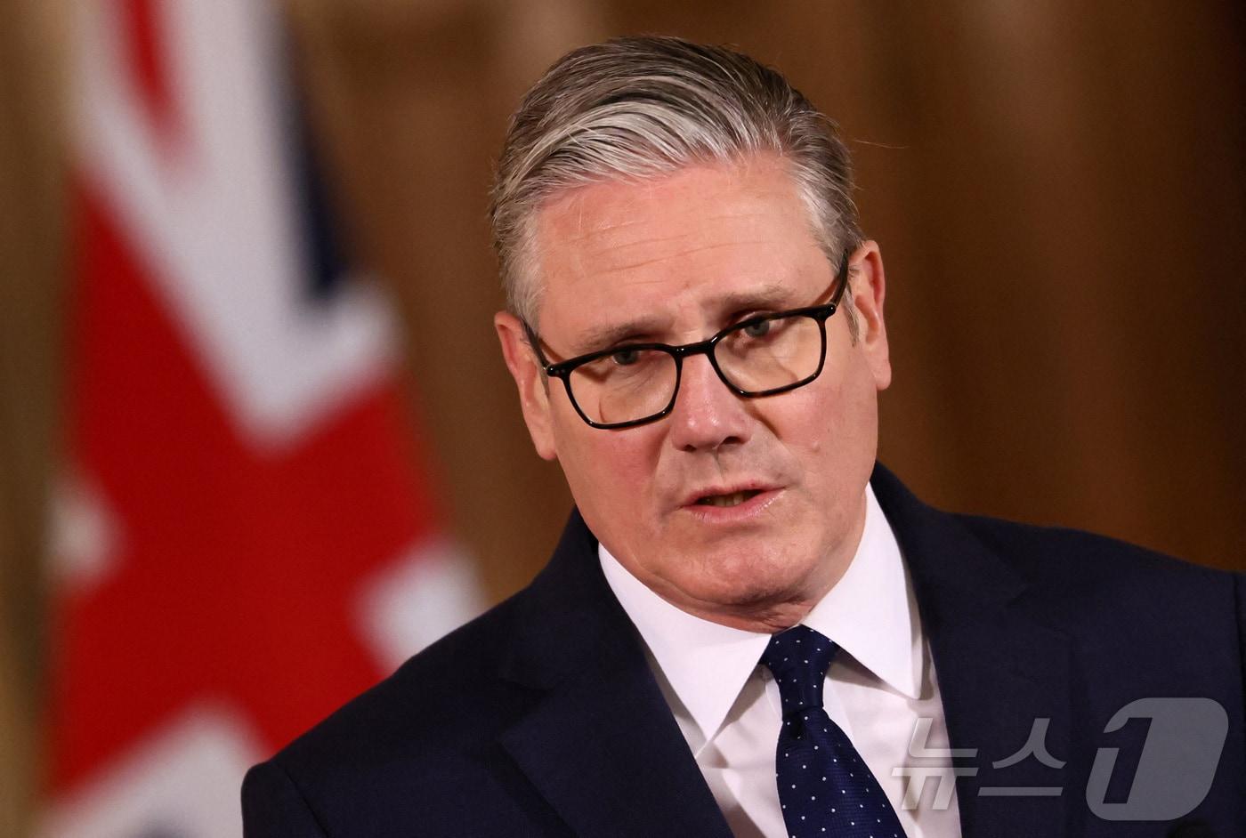 본문 이미지 - 키어 스타머 영국 총리가 30일(현지시간) 최근 유대인을 겨냥한 흉기 난동 사건과 관련해 성명을 발표하고 있다. 2026.4.30. ⓒ 뉴스1 ⓒ 로이터=뉴스1