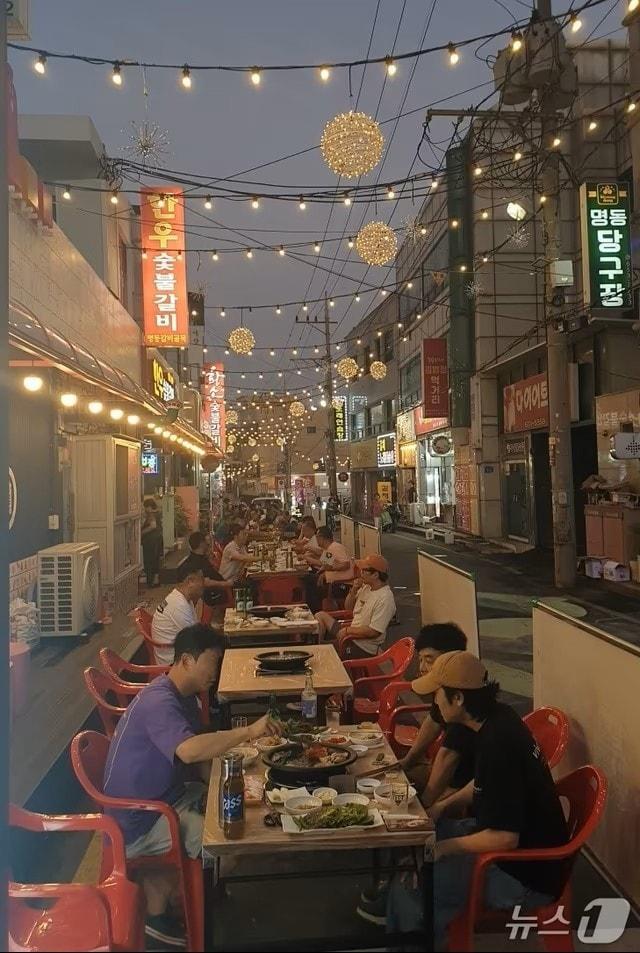 본문 이미지 - 지난해 제천시 명동 고기로(옛 명동갈비골목) 상권.(제천시 제공. 재판매 및 DB금지)/뉴스1 