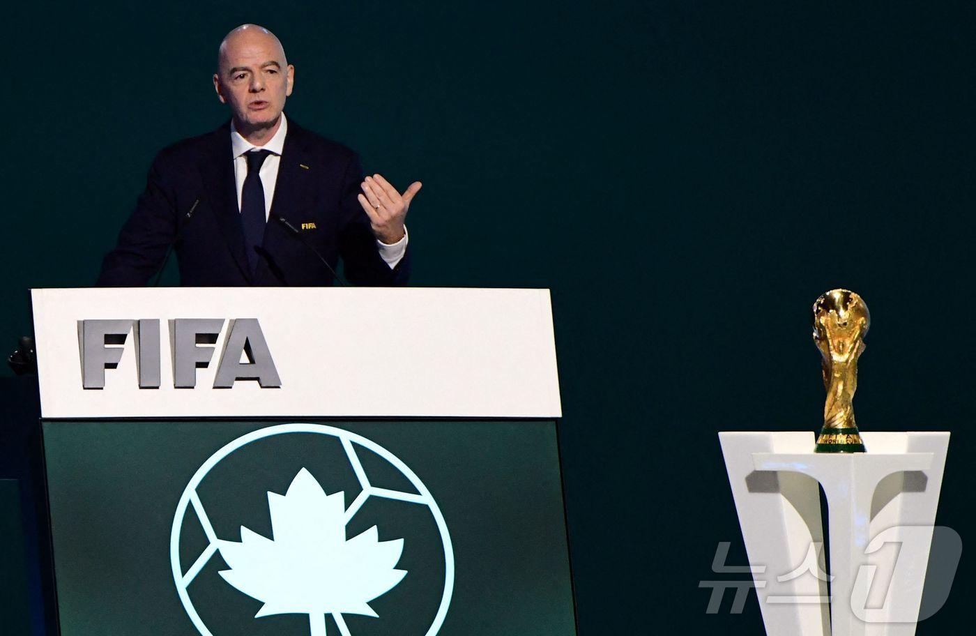 본문 이미지 - FIFA 회장 4선 도전을 공식화한 잔니 인판티노. ⓒ AFP=뉴스1