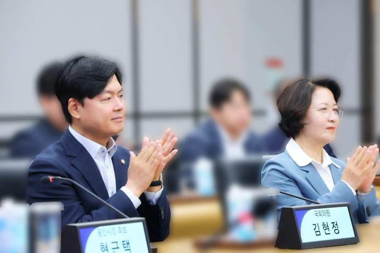 본문 이미지 - 김현정 더불어민주당 의원과 추미애 경기지사 후보(김현정 의원실 제공)