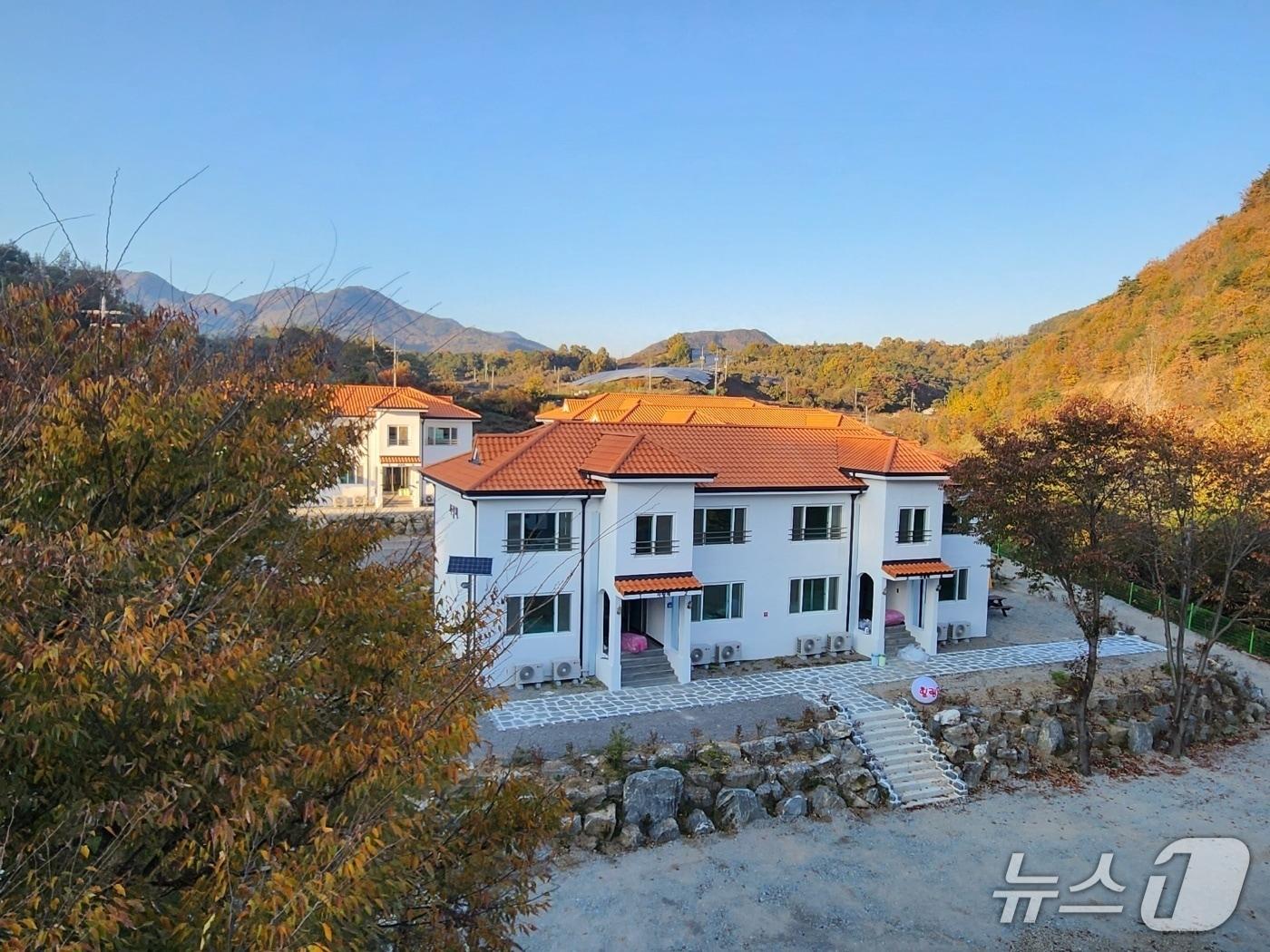 본문 이미지 - 충북 괴산군 휴담뜰 전경.