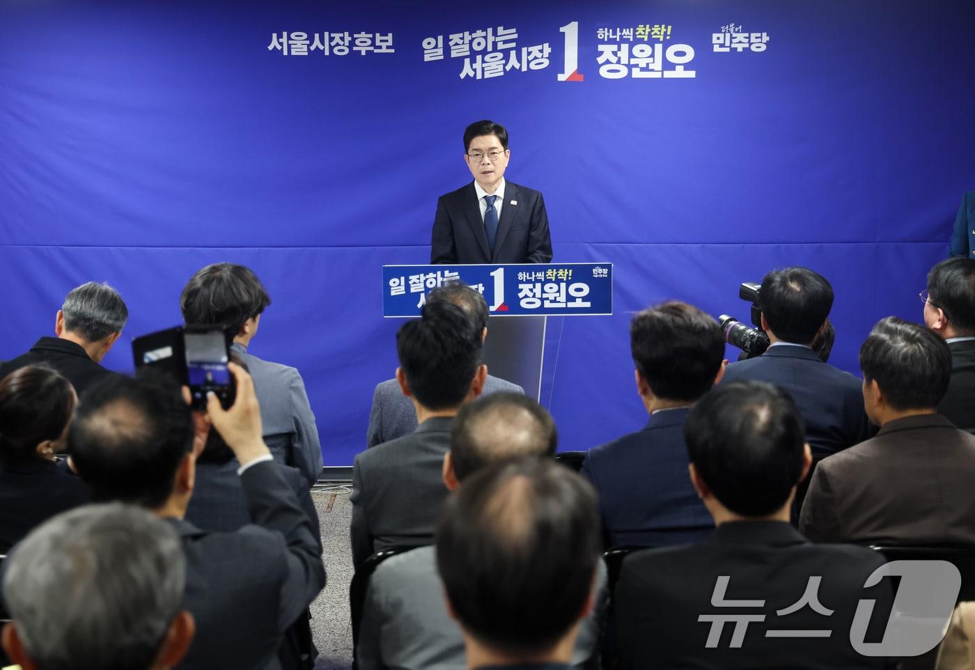 본문 이미지 - 정원오 더불어민주당 서울시장 후보가 10일 서울 중구 선거사무실에서 열린 '미래 서울, 전문가와 함께' 착착캠프 정책자문단 2차 출범식에서 발언하고 있다. 2026.5.10 ⓒ 뉴스1 임지훈 인턴기자