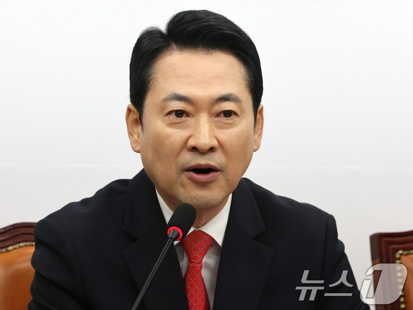본문 이미지 - 장동혁 국민의힘 대표가 11일 오전 서울 여의도 국회에서 열린 최고위원회의에서 모두발언을 하고 있다. 2026.5.11 ⓒ 뉴스1 황기선 기자