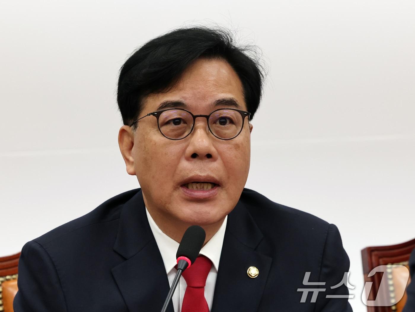 본문 이미지 - 송언석 국민의힘 원내대표가 11일 오전 서울 여의도 국회에서 열린 최고위원회에서 모두발언을 하고 있다. 2026.5.11 ⓒ 뉴스1 황기선 기자