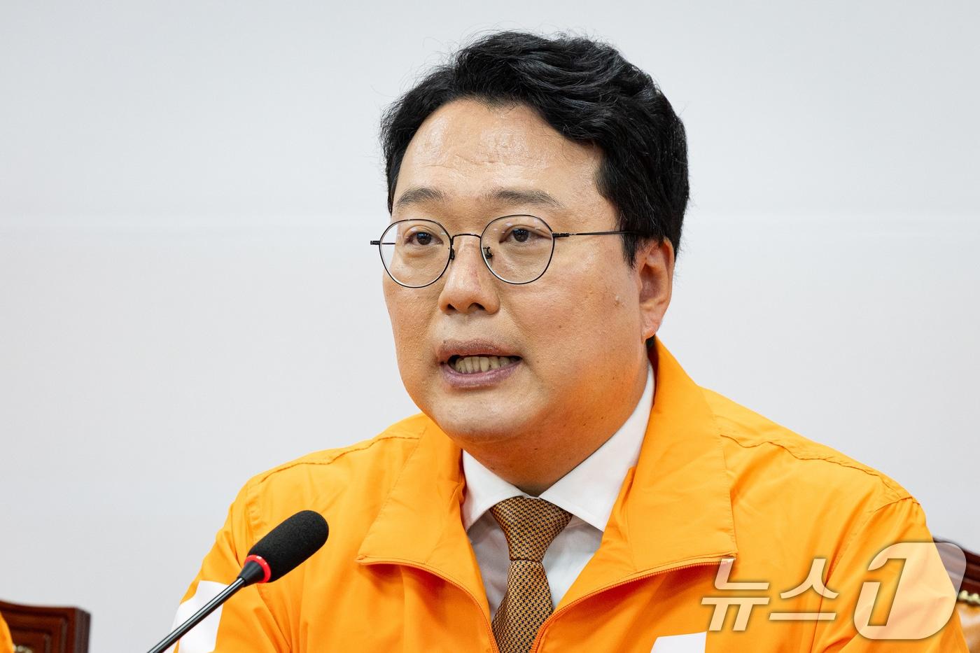 본문 이미지 - 천하람 개혁신당 원내대표(공동선거대책위원장)가 지난 11일 서울 여의도 국회에서 열린 제1차 선거대책위원회의에서 모두 발언을 하고 있다. 2026.5.11 ⓒ 뉴스1 유승관 기자