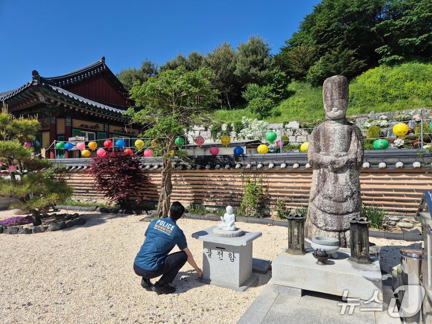 본문 이미지 - 진천경찰서, 전통시장 범죄예방활동.(진천경찰서 제공. 재판매 및 DB금지)/뉴스1