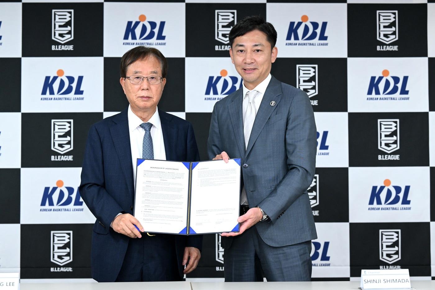 본문 이미지 - KBL은 11일 KBL 센터에서 일본 프로농구 리그 B.리그와 상호 발전을 위한 업무협약(MOU)을 체결했다.(KBL 제공)