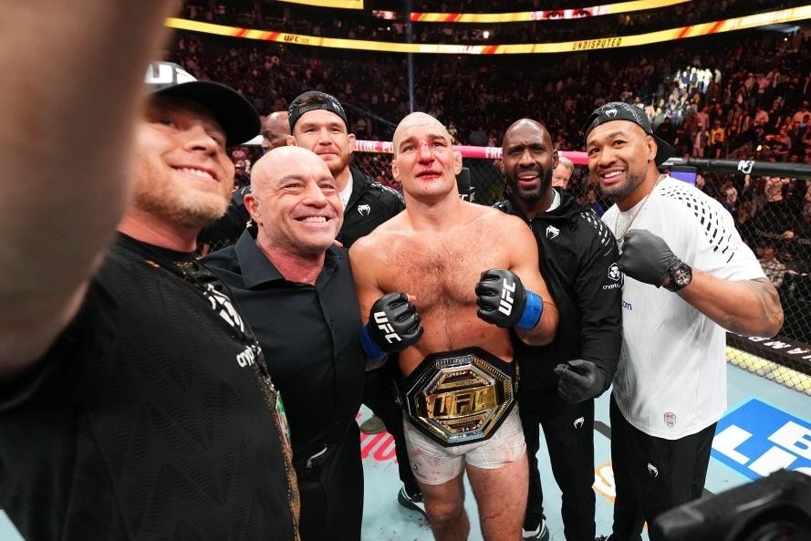본문 이미지 - 션 스트릭랜드(35·미국)가 2년 4개월 만에 UFC 미들급 타이틀을 탈환했다.(UFC 제공)