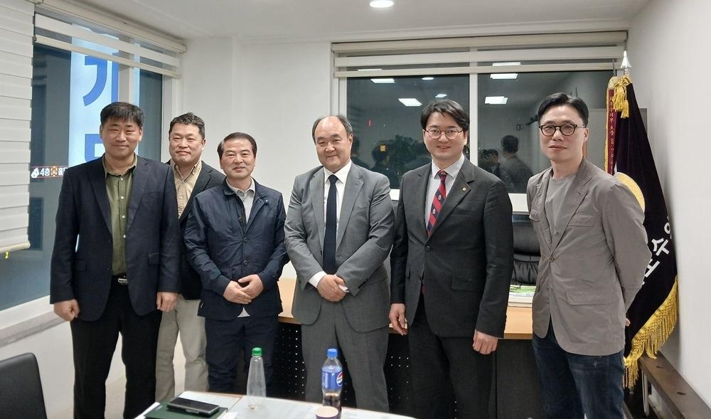본문 이미지 - 대한수의사회와 경기도수의사회, 경기도 동물복지과는 지난 10일 경기도수의사회 회관에서 동물의료 정책 현안 간담회를 개최했다(수의사회 제공). ⓒ 뉴스1