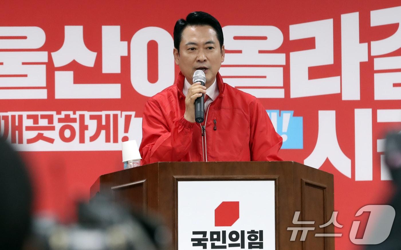 본문 이미지 - 장동혁 국민의힘 대표가 11일 국민의힘 울산시당 5층 강당에서 열린 시당 선대위 발대식 및 후보자 공천장 수여식에 참석해 인사말을 하고 있다. 2026.5.11 ⓒ 뉴스1 조민주 기자