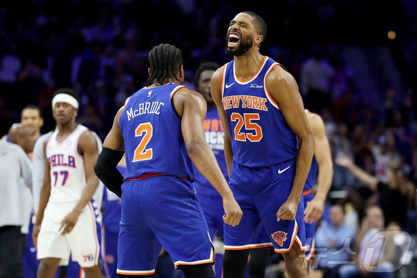 본문 이미지 - NBA 뉴욕이 필라델피아에 4연승을 거두고 2년 연속 동부 콘퍼런스 결승에 올랐다. ⓒ AFP=뉴스1
