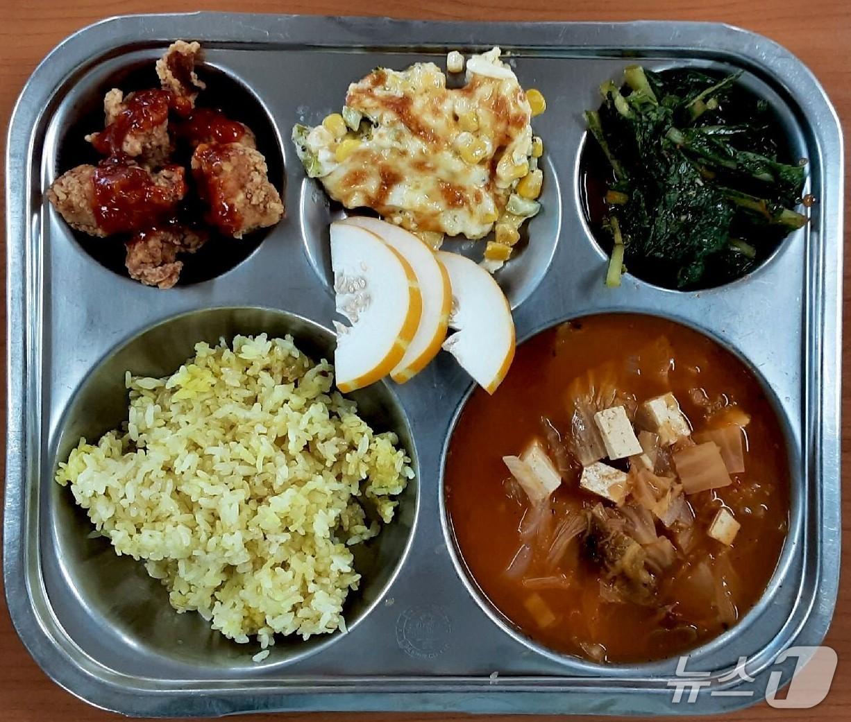 본문 이미지 - 일부 학생과 교직원이 장염 유사 증세를 보인 학교의 지난 8일 급식(대전시교육청 제공) /뉴스1