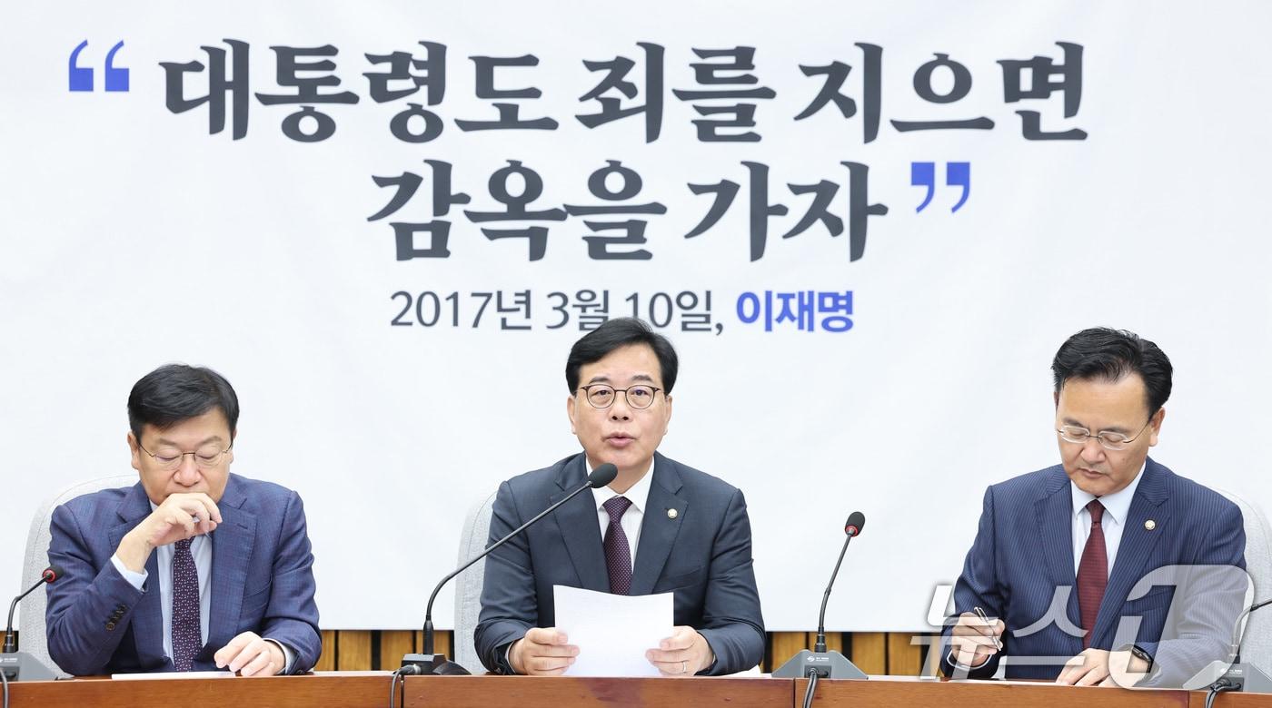 본문 이미지 - 송언석 국민의힘 원내대표가 12일 서울 여의도 국회에서 열린 원내대책회의에서 발언하고 있다. 2026.5.12 ⓒ 뉴스1 신웅수 기자