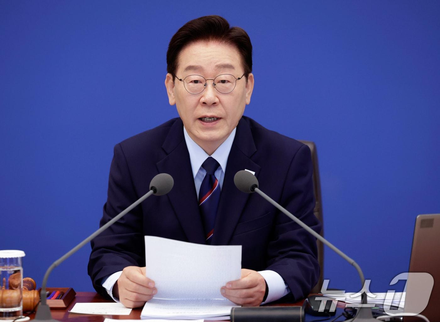 본문 이미지 - 이재명 대통령이 12일 청와대에서 열린 비상경제점검회의 겸 국무회의에서 발언하고 있다. (청와대통신사진기자단) 2026.5.12 ⓒ 뉴스1 허경 기자