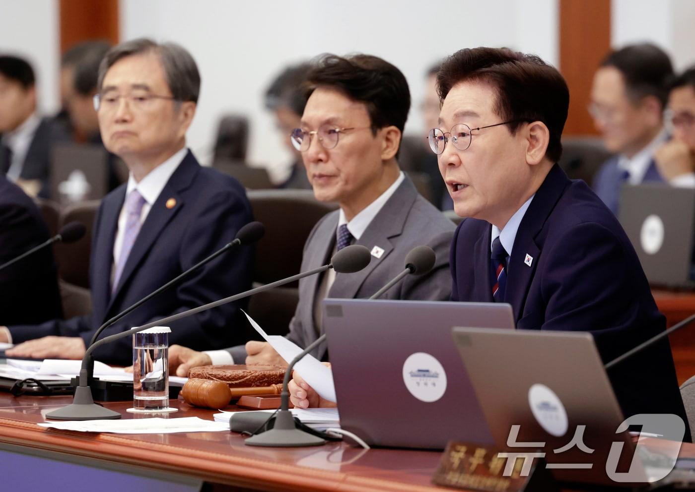 본문 이미지 - 이재명 대통령이 12일 청와대에서 열린 비상경제점검회의 겸 국무회의에서 발언하고 있다. (청와대통신사진기자단) 2026.5.12 ⓒ 뉴스1 허경 기자