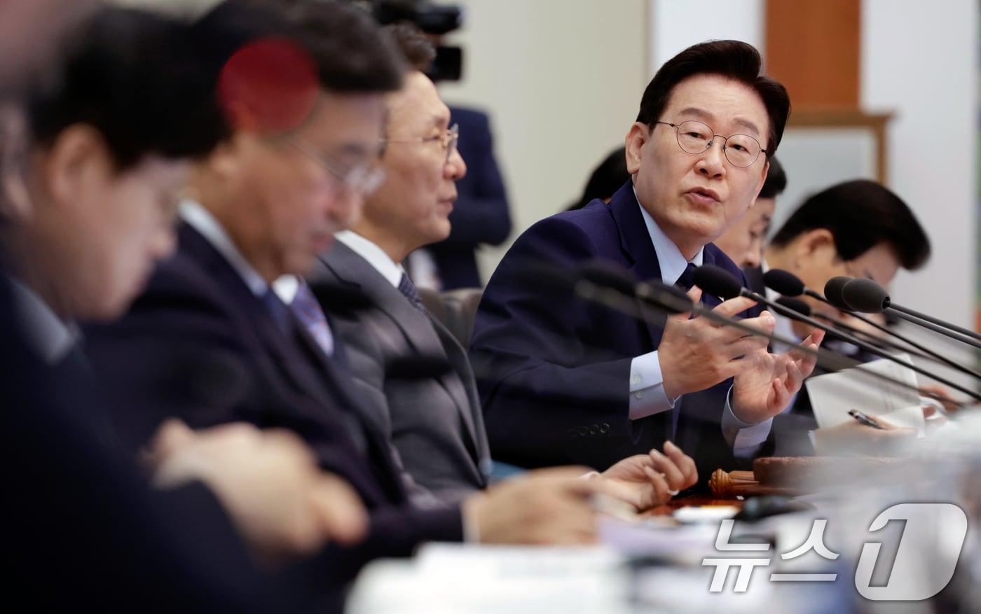 본문 이미지 - 이재명 대통령이 12일 청와대에서 열린 비상경제점검회의 겸 국무회의에서 발언하고 있다. (청와대통신사진기자단) 2026.5.12 ⓒ 뉴스1 허경 기자