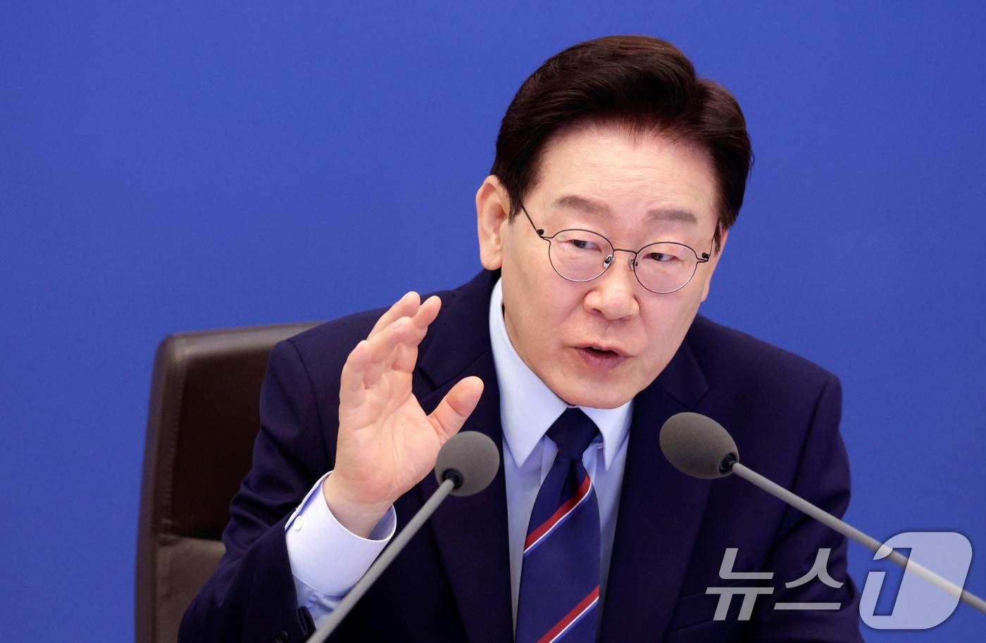 본문 이미지 - 이재명 대통령이 12일 청와대에서 열린 비상경제점검회의 겸 국무회의에서 발언하고 있다. (청와대통신사진기자단) 2026.5.12 ⓒ 뉴스1 허경 기자
